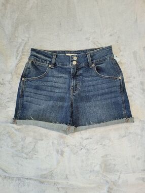 Maurices Womens Size 8 Blue Denim Shorts Original Fit Mid Rise Distressed Hem